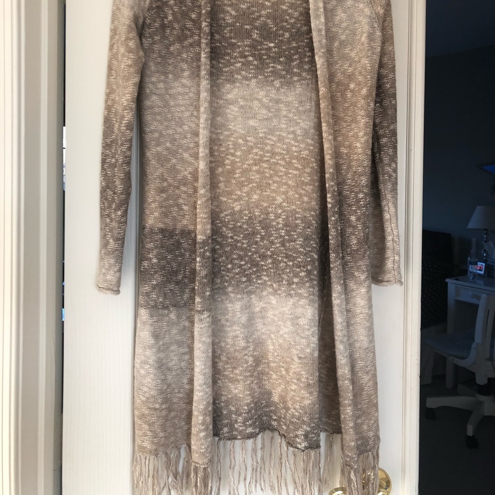 Hooded sweater with fringe